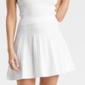 ❤️10/$16 New Elegant White Pleated Sweater Skirt